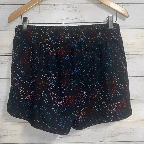 Avía Athletic Shorts - Picture 2 of 6